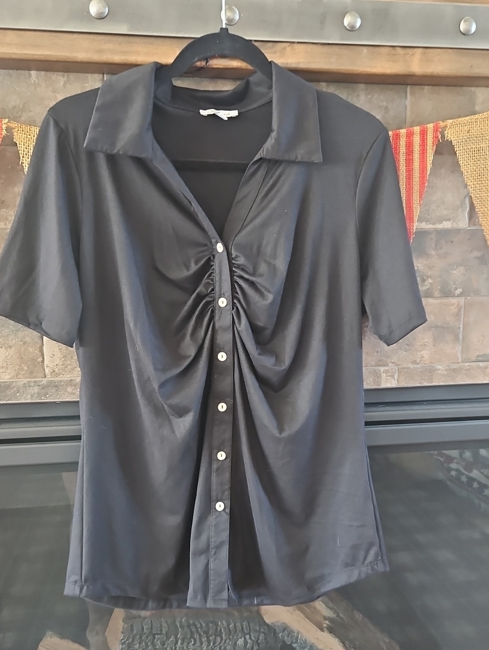 white birch Black Ruched Button-Front Short Sleeve Shirt